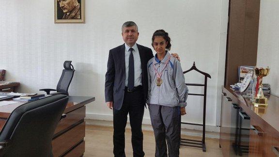 15 Temmuz Şehitleri Ortaokulu Öğrencisi Berfin MECE Atletizm 1500m Şanlıurfa Birincisi Oldu...