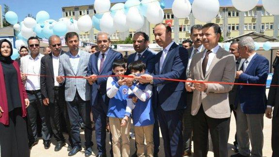 Valimiz Nureddin Mahmud Zengi  İmam Hatip Ortaokulu´nda TÜBİTAK Bilim Fuarınının açılışını yaptı.