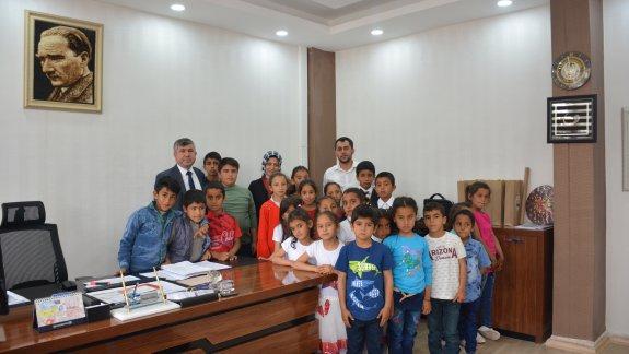 Dalbaşı İlkokulu öğrencilerinden İlçe Müdürümüz Mehmet VURAL´a ziyaret.