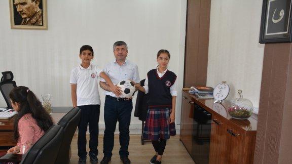 Ahmet Erseven Ortaokulu  Öğrencilerinden 4006 Tübitak Programı Kapsamında El Yapımı Futbol Topu...