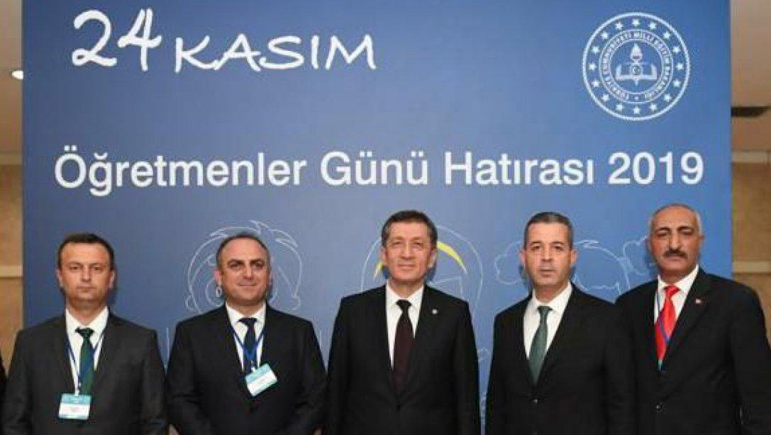 Ankara'da 24 Kasım Öğretmenler Günü Programında 81 İl'den Katılanlardan İlimizi Mustafa TAŞ Müdürümüz Temsil Etti