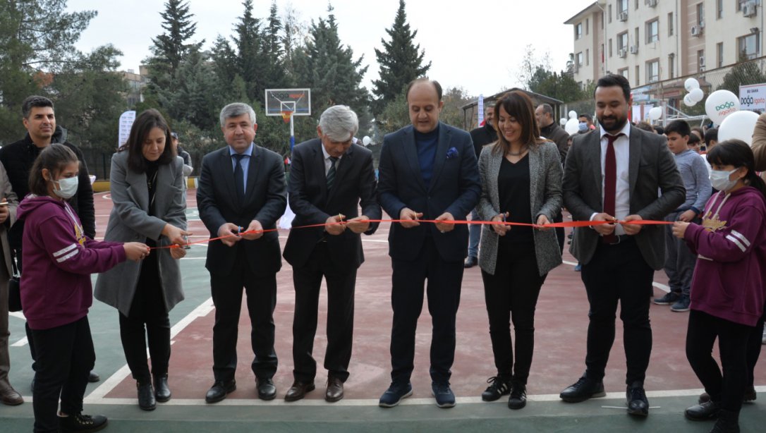 Haliliye Ortaokulu'nda Yapımı Tamamlanan Açık Basketbol Sahası ve Spor Salonunun Açılışı Yapıldı
